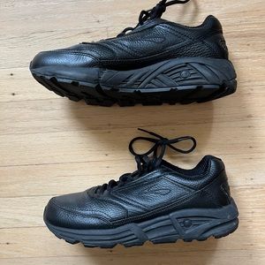 Brooks Addiction Walker shoes women’s size 8.5 B